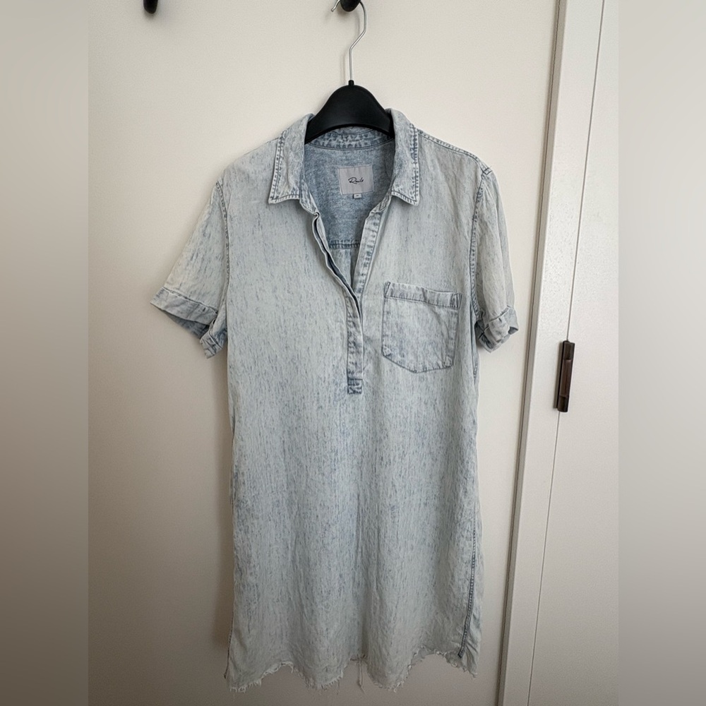 Rails acid washed denim casual short-sleeve dress. Size medium in good condition
